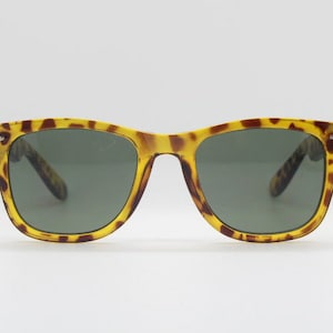 Vintage 80s wayfarer design sunglasses. All time classic 40s 50s design in amber and mottled brown tortoise with green lenses. Unused  NOS