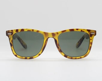 Vintage 80s wayfarer design sunglasses. All time classic 40s 50s design in amber and mottled brown tortoise with green lenses. Unused  NOS
