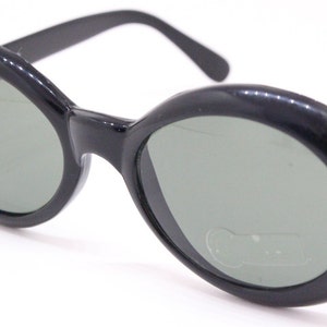 90er Jahre vintage große ovale Sonnenbrille. Chunky schwarze Rahmen Käferauge mit grünen Linsen. BNWT. Kurt Cobain. Clout-Goggles. Nos