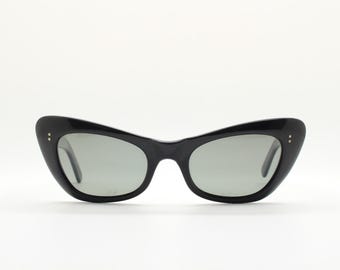Gafas de sol estilo ojo de gato, dinámicas y vintage de los años 60. Sofisticadas gafas de sol con montura de ojo de gato ovalada de acetato negro azabache brillante para mujer. Estilo pin-up rockabilly de los años 50.