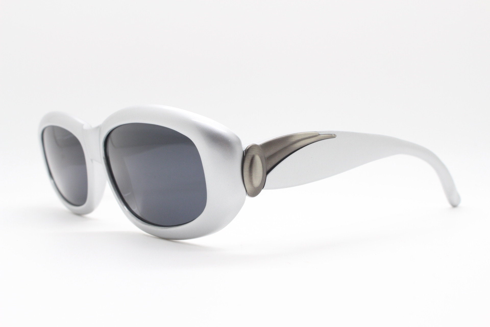 ★HANGLE EYEWEAR★ Vintage Square Sunglasses Silver 90s Vintage Silver Space Age Sunglasses. Chunky Curved