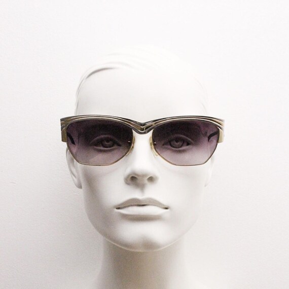 Vintage Italian Black and Pale Gold Oversized Sunglasses NEW VINTAGE VALENTINO V584 OVERSIZED SLEEK GOLD TORTOISE  main image 2