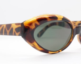 90s vintage cateye sunglasses. 60s design oval cat eye in tortoise with green lenses. 50s rockabilly cateyes. Pin up. Unused NOS