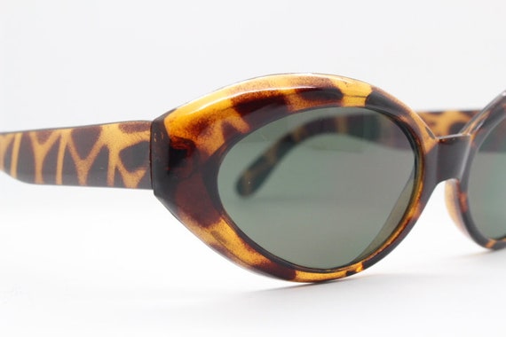 90s Vintage Cateye Sunglasses. 60s Design Oval Cat Eye in  display picture 3