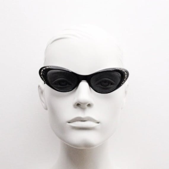 80s Vintage Diamante Cat Eye Sunglasses. Dramatic Curved  display picture 1