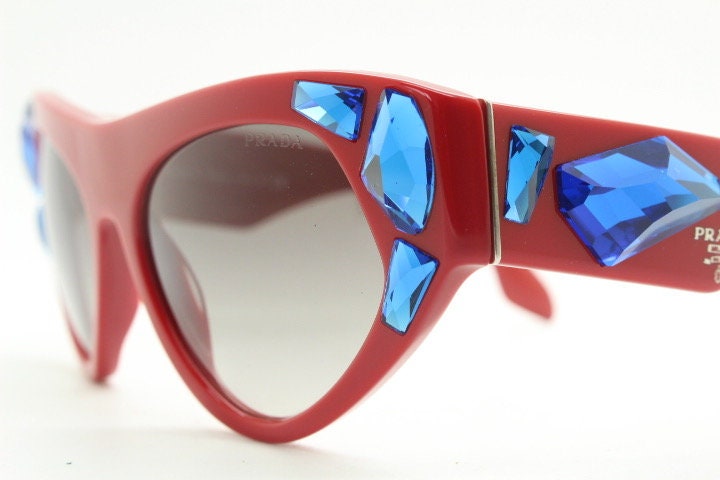 PRADA Vintage Cat Eye Sunglasses Model PR21Q Made in Italy PRADA Vintage Cat Eye Sunglasses Model PR21Q Made in Italy