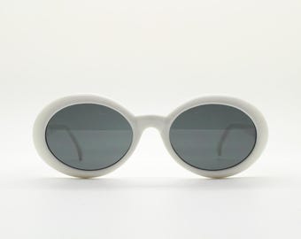 80s vintage oversized round sunglasses. Solid white psychedelic mod oval bug eye frame with black lenses. NOS clout goggles. Kurt Cobain