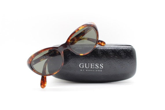 Guess 90s Vintage Womens Cat Eye Sunglasses Model GU767  display picture 2