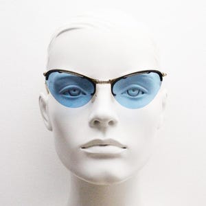 Vintage 50s half frame oval cat eye sunglasses. Premium example of this particular format with blue lenses. Women&#39;s rockabilly cateyes. 40s