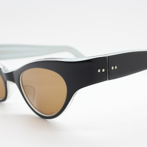 50s vintage curved cat eye sunglasses. Charismatic cateye in exquisite white pearlised lustrous acetate. 1950s Rockabilly pin up bad girl