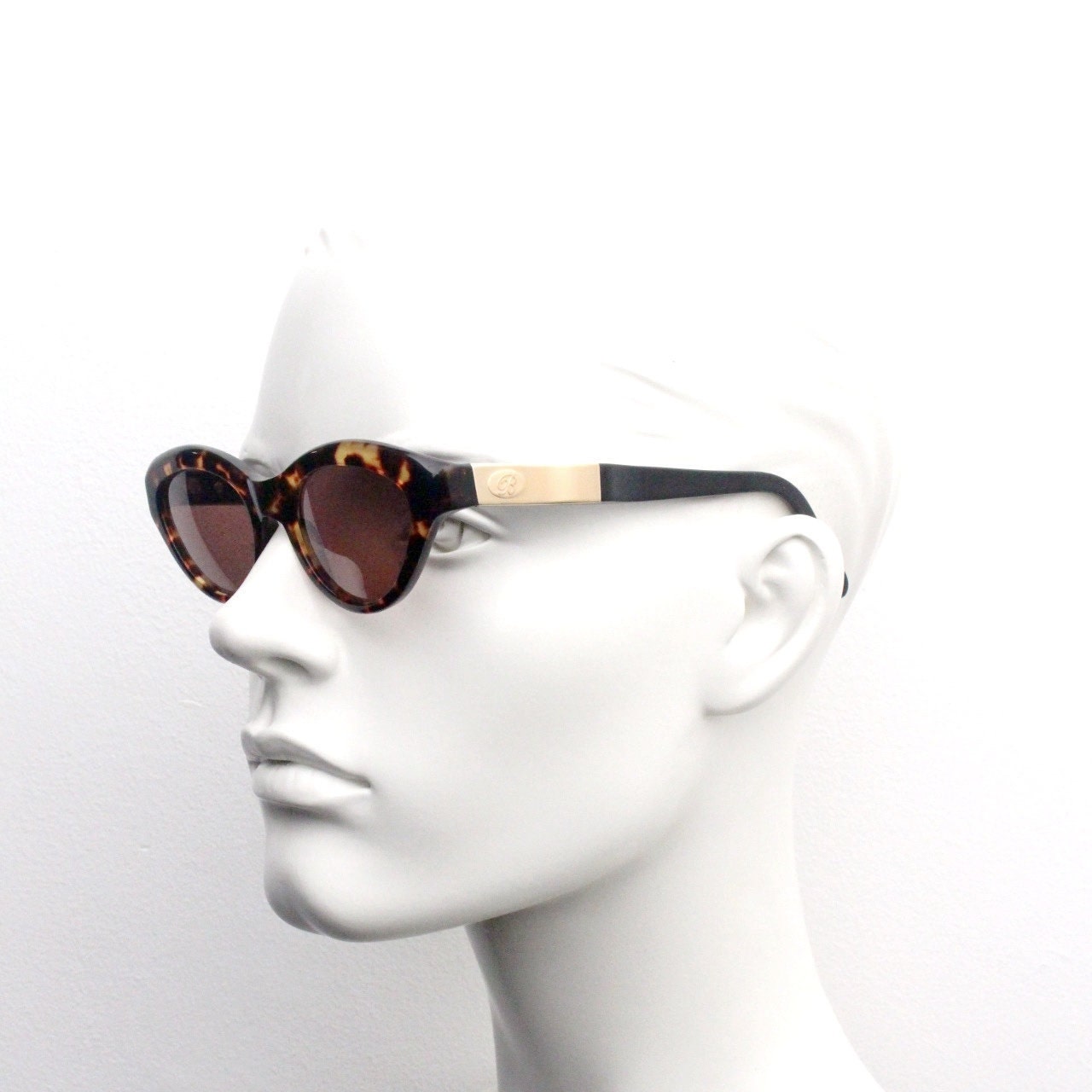 から厳選した Vintage 90s Blumarine Sunglasses Italy in Made 564 BM Model 小物