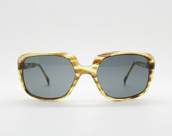 Annie Brown Oversized Square Sunglasses Marcelo Sunglasses in Black and Yellow Gold by LINDA FARROW main image 4