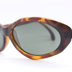 90s Vintage Angular Oval Cateye Sunglasses. Matt Finish  display picture 2
