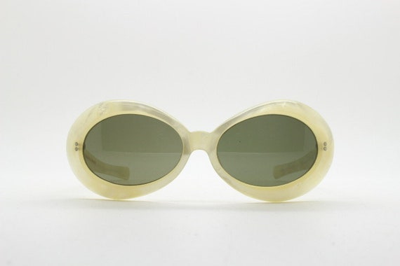 Correna 60s Vintage Big Oval Womens Sunglasses Made in  display picture 1