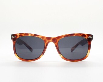 Gafas de sol Farrows by Linda Farrow, estilo wayfarer vintage de los años 80, modelo 84. Montura con estampado de jirafa en aerosol estilo grafiti vibrante, Luxe Gallery NOS.