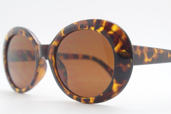 60s Design Sunglasses. Womens Round Oversized Vibrant  display picture 1