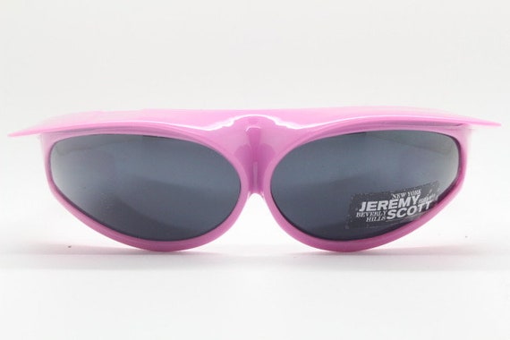 LINDA FARROW ×ジェレミースコット　サングラス Jeremy Scott x Linda Farrow Golden Gun Sunglasses — Acclaim Magazine