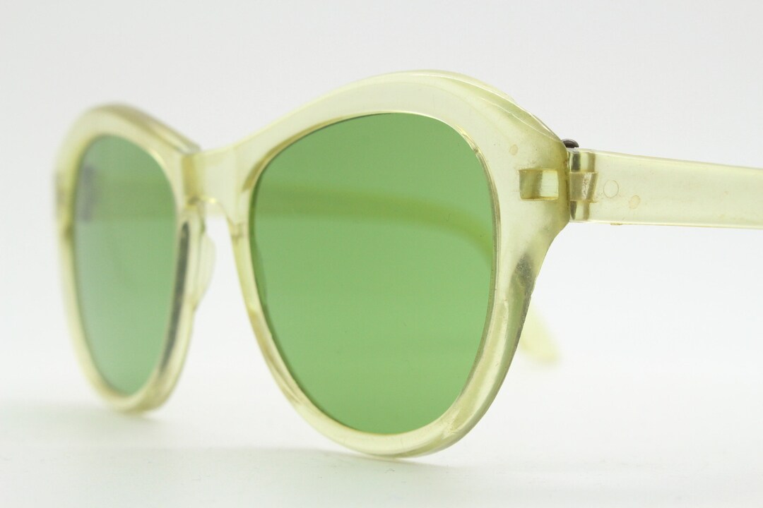 Vintage 40s Cat Eye Refined Wayfarer Style Sunglasses. Womens