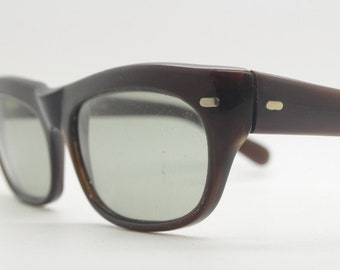 Ultimate 60s stone cold killer vintage sunglasses. Italian dark brown heavy acetate frame with light tone lenses. Hells Angel cat eye. NOS
