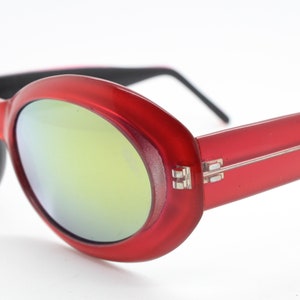 80er Vintage Oversized ovale Sonnenbrille. Massives, ellipsenförmiges Gestell im 60er Jahre psychedelischen Stil mit gold verspiegelten Gläsern. Sick-Fashion Klamotten Brille