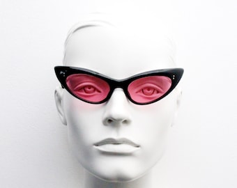 50er Jahre Vintage Katzenauge-Sonnenbrille, made in France. Teuflisches spitzes Jagdanbeterin-Acetat-Cateye. Rockabilly Sammler rosa und schwarz Gral