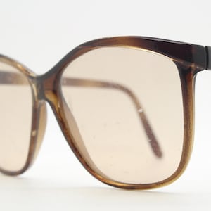 80s vintage womens big cat eye sunglasses. Oversized slender transparent brown cateye frame with polarised light tone real glass lenses. 70s