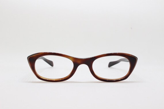 cat eye horn rimmed glasses