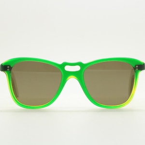 Vintage 40s cat eye sunglasses. Womens transparent green lucite cateye frame with real glass lenses and unusual bridge. 50s rockabilly