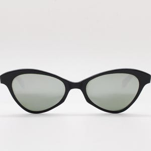50s vintage angular cat eye sunglasses. Sophisticated womens black cateye frame with real glass mirror lenses. 50s rockabilly pin up. NOS