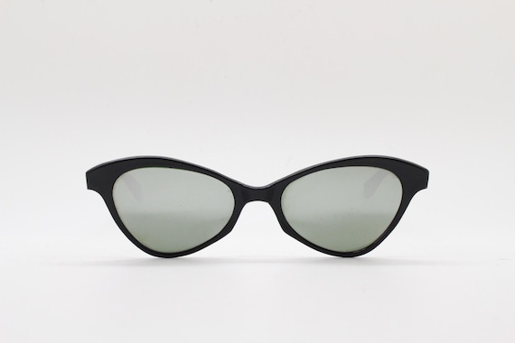 50s Vintage Angular Cat Eye Sunglasses. Sophisticated Womens  display picture 1