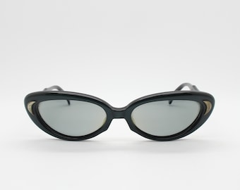 60s vintage cat eye sunglasses by Polaroid. Sophisticated womens black oval cateye frame with convex lenses. 50s rockabilly pin up