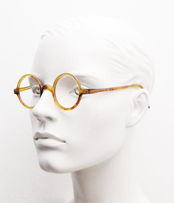 20年代のヴィンテージ丸型べっ甲メガネ。100万個以上も作られた真の