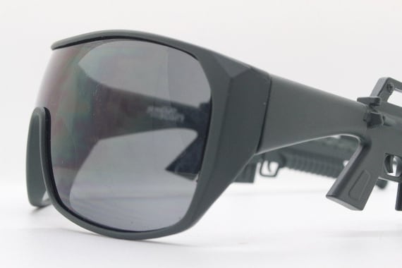 リンダ ファロー プロジェクトとジェレミー スコットの  