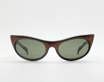 Vintage 1950’s Pearlescant Off White Cateye Sunglasses, Made in Italy, Retro VLV 1950 main image 3