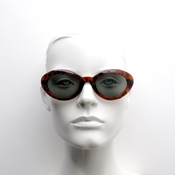 90s vintage cateye sunglasses. Womens oval tortoi… - image 2
