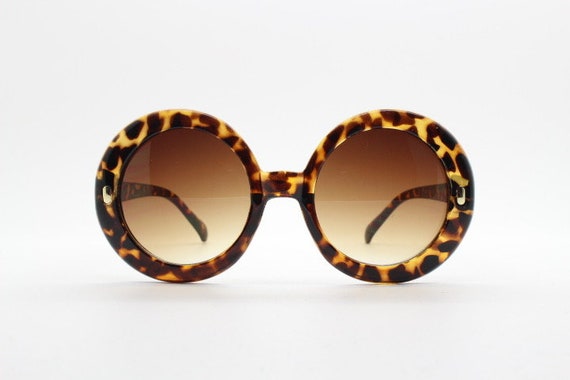 Y2K 60s Design Round Oversized Green Frame Sunglasses Tortoise Arms with a Twist Tortoise Narrow Retro-Vintage Round Tinted Sunglasses with  main image 4