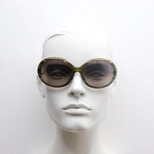Christian Roth 90s vintage sunglasses model 14276 KH. Brown / green acetate 60s design bug eye with barley twist brow and graduating lenses image 8