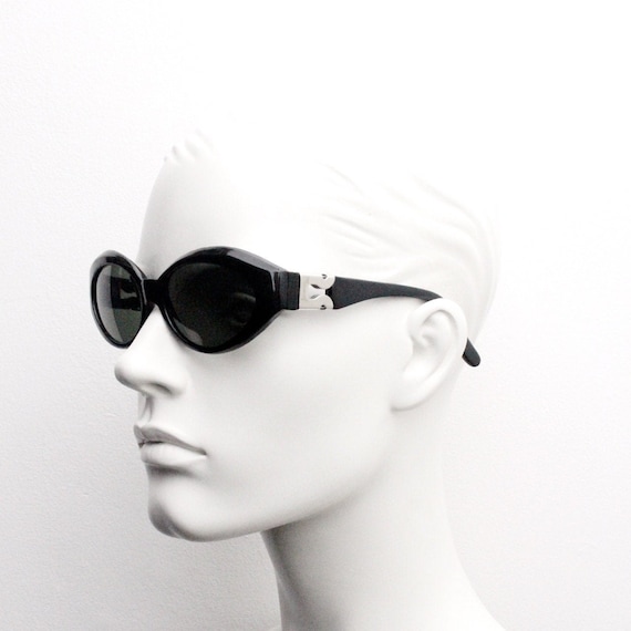 90s Vintage Cat Eye Sunglasses. Black Chunky Oval Cateye  display picture 3