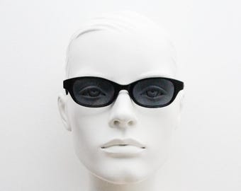Caroline B.K. 90s Vintage Oval Sunglasses Model 4059 Made in  display picture 3