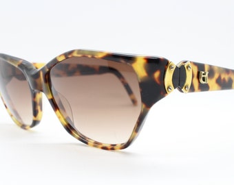 Emmanuelle Khanh Paris Cream Colored Thick Framed Sunglasses  display picture 2