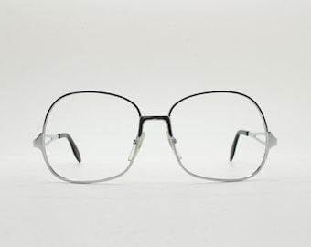 Gafas Strahlen vintage de los años 70, cuadradas, grandes y angulares, fabricadas en Italia. Monturas ópticas de metal plateado brillante y refinadas. Graduadas. Años 60. NOS.