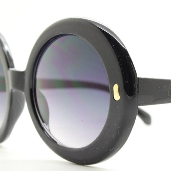 Y2K vintage 60s design oversized sunglasses. Round black gloss frame with smoky graduating lenses. Womens 70s. 2000s