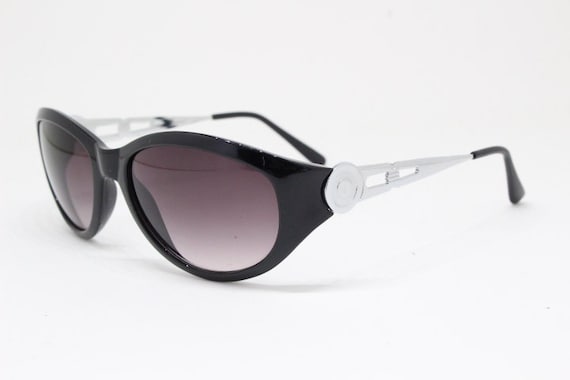 Gafas de sol vintage vintage flamboyant cat eye. Cara negra con lentes graduadas ahumadas y brazos cromados plateados con aberturas. Y2K NOS cateye Etsy Espana