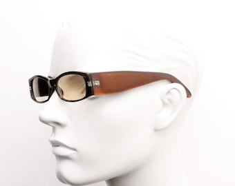 Carven Paris 90s Vintage sunglasses model CA102. Brown layered acetate frame with full height arms and light tone lenses. NOS