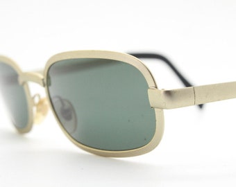 90's vintage rectangular sunglasses made in Italy. Matt satin gold squared frame with green lenses. Unused NOS