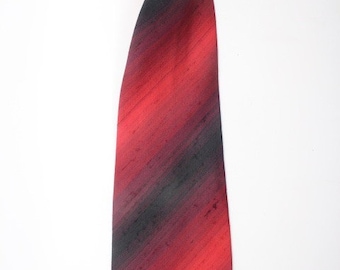 70s vintage pure silk neck tie made in Japan by KD for KIrinya. Red and black flecked Nishijjinori kimono fabric necktie. Mens NOS