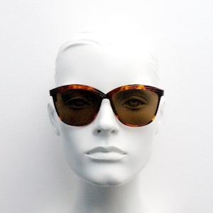 80s vintage big cat eye sunglasses. Honey tortoise cateye frame with brown lenses. NOS. 70s