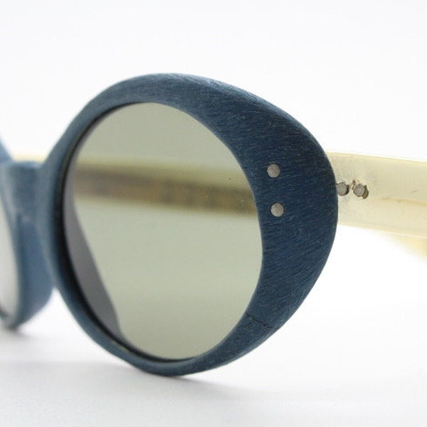 Samco 60s vintage oval cat eye sunglasses made in Italy. Blue 'wooden look 'acetate with golden arms and real glass lenses. BNWT sample