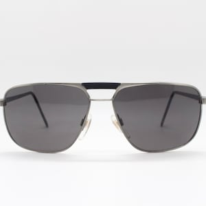 90s vintage square aviator sunglasses. Matt satin finish frame with black bridge, arms and lenses. Mens aviators