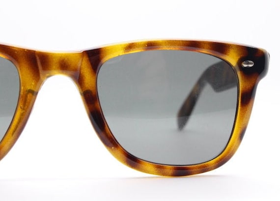 90s Vintage Wayfarer Style Sunglasses. All Time Classic 40s 50s
